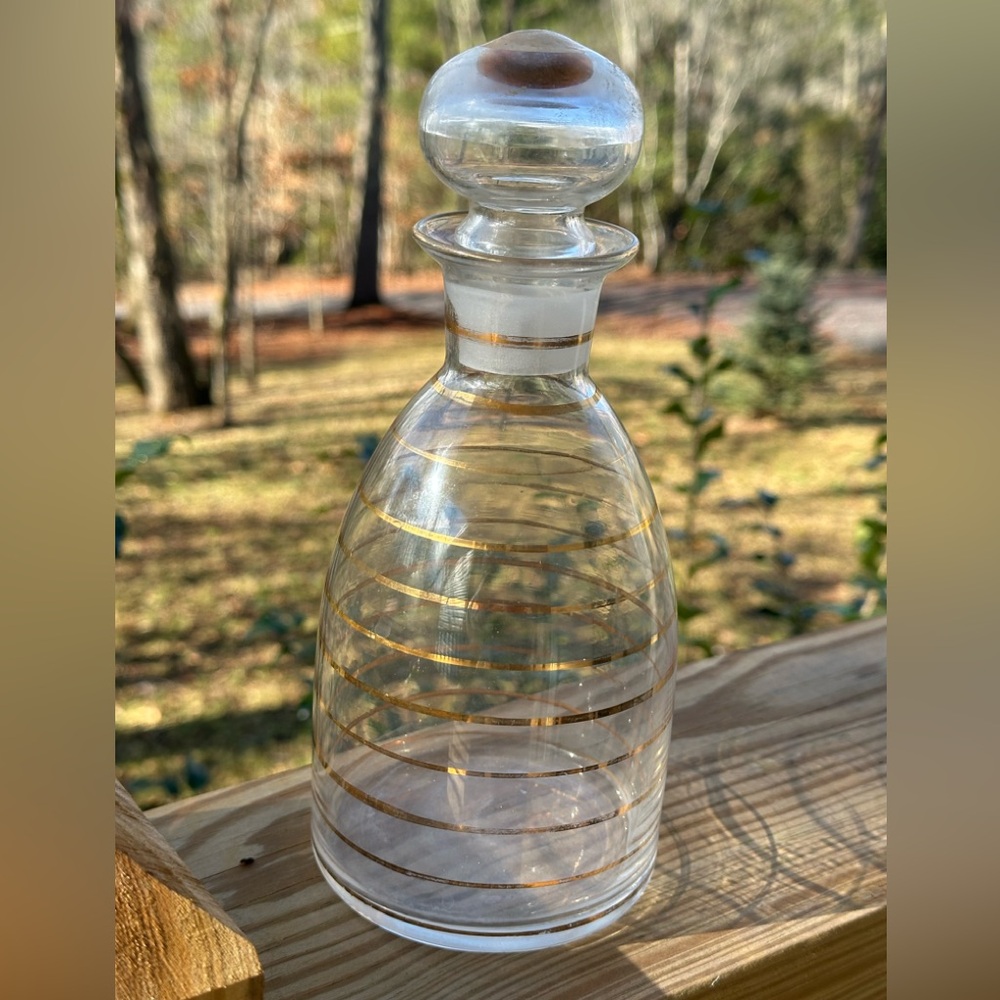 Elegant Glass Decanter with Gold Accents